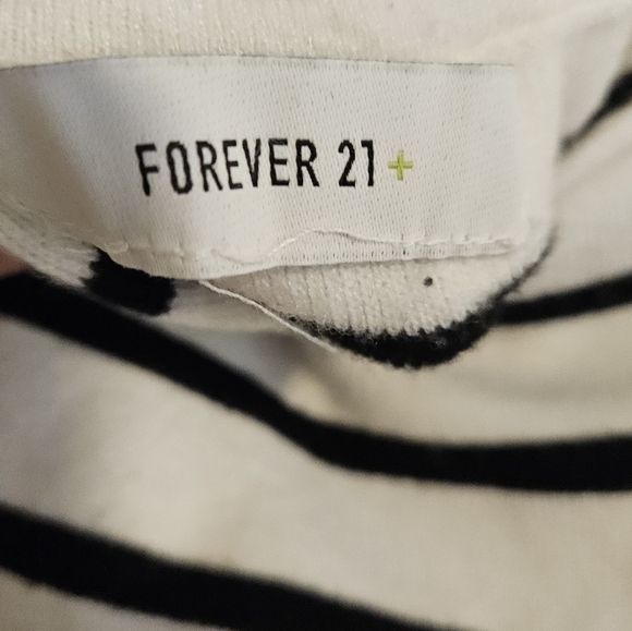 Off-the-shoulder womens XXL top shirt white black cropped bell sleeve forever21+ - Picture 3 of 4